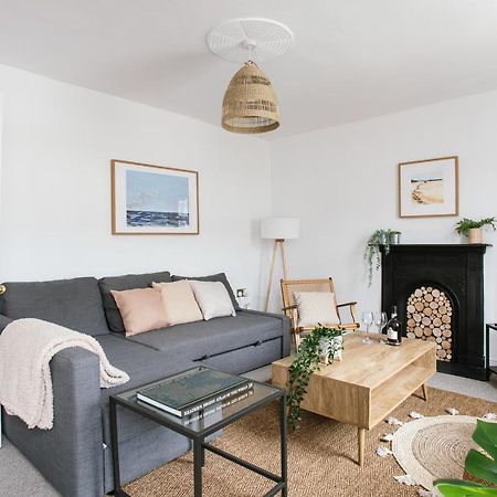 Cosy Period Cottage 2Min Walk To The Beach 포트러시 외부 사진