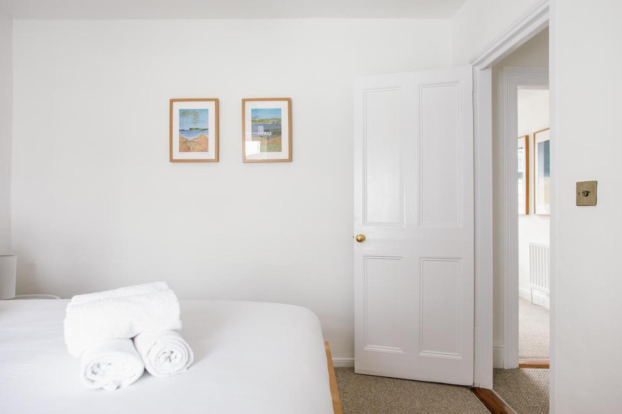 Cosy Period Cottage 2Min Walk To The Beach 포트러시 외부 사진
