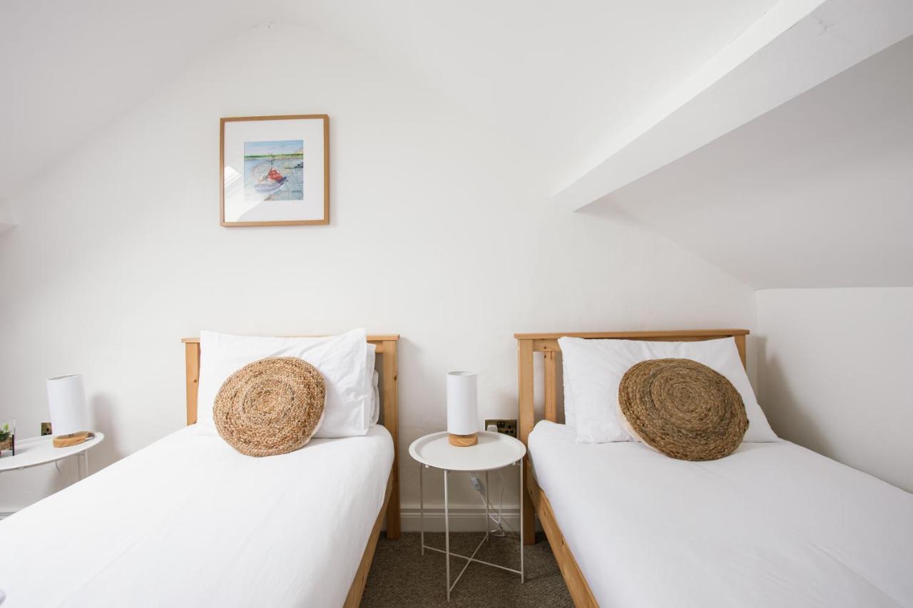 Cosy Period Cottage 2Min Walk To The Beach 포트러시 외부 사진