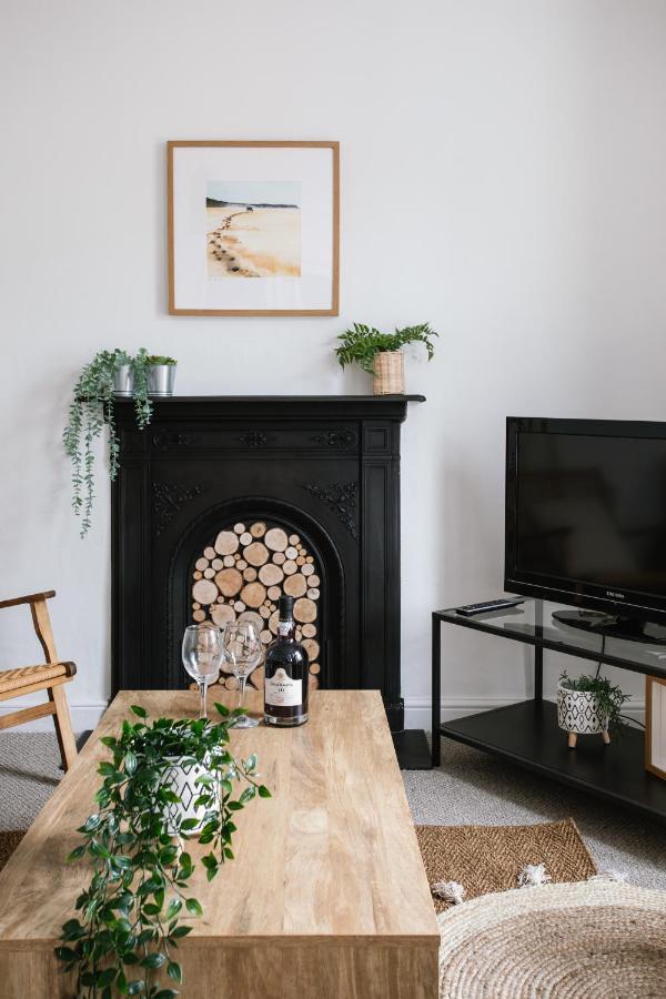Cosy Period Cottage 2Min Walk To The Beach 포트러시 외부 사진