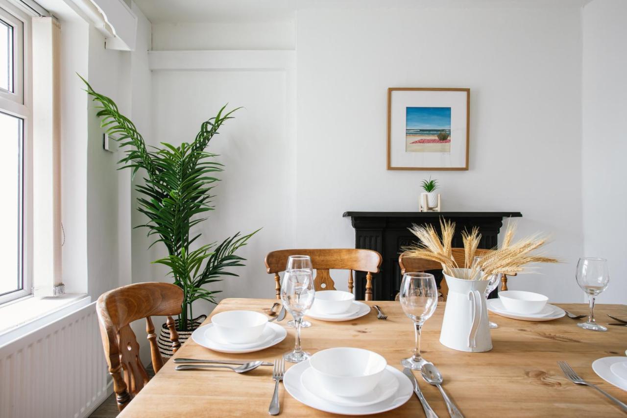 Cosy Period Cottage 2Min Walk To The Beach 포트러시 외부 사진