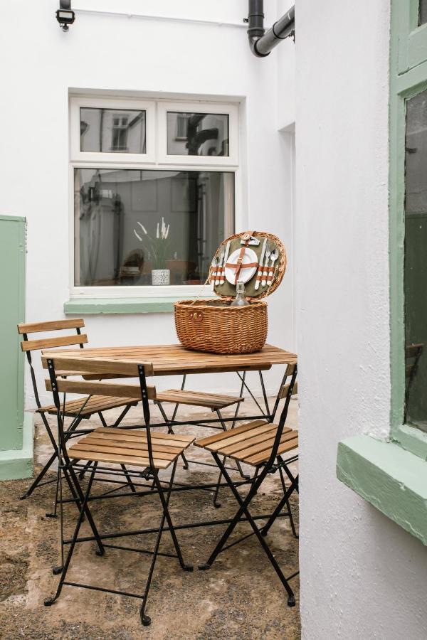 Cosy Period Cottage 2Min Walk To The Beach 포트러시 외부 사진